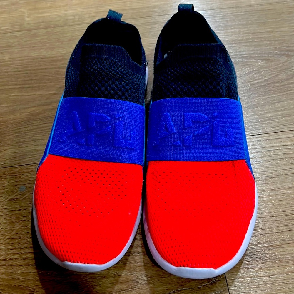 APL youth size US size 4! Color pink and blue!